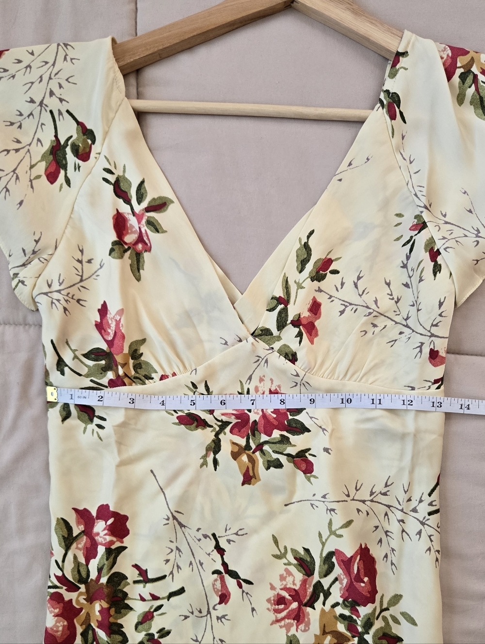 NWT ASOS DESIGN Cream Flutter Sleeve Mini Dress, Floral Print, Size 2 Petite - Picture 9 of 10